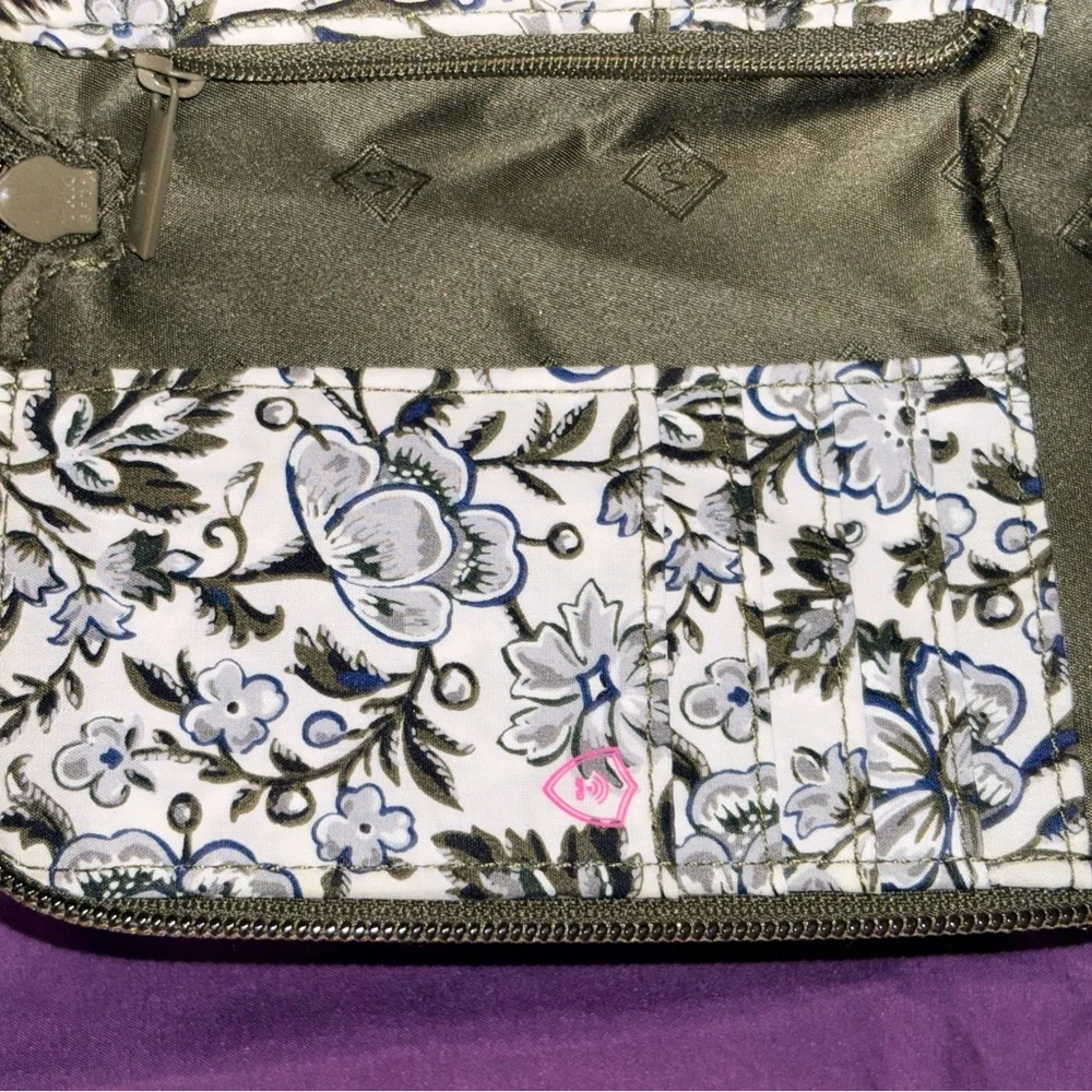 Vera Bradley RFID Smartphone Wristlet - Picture 5 of 8